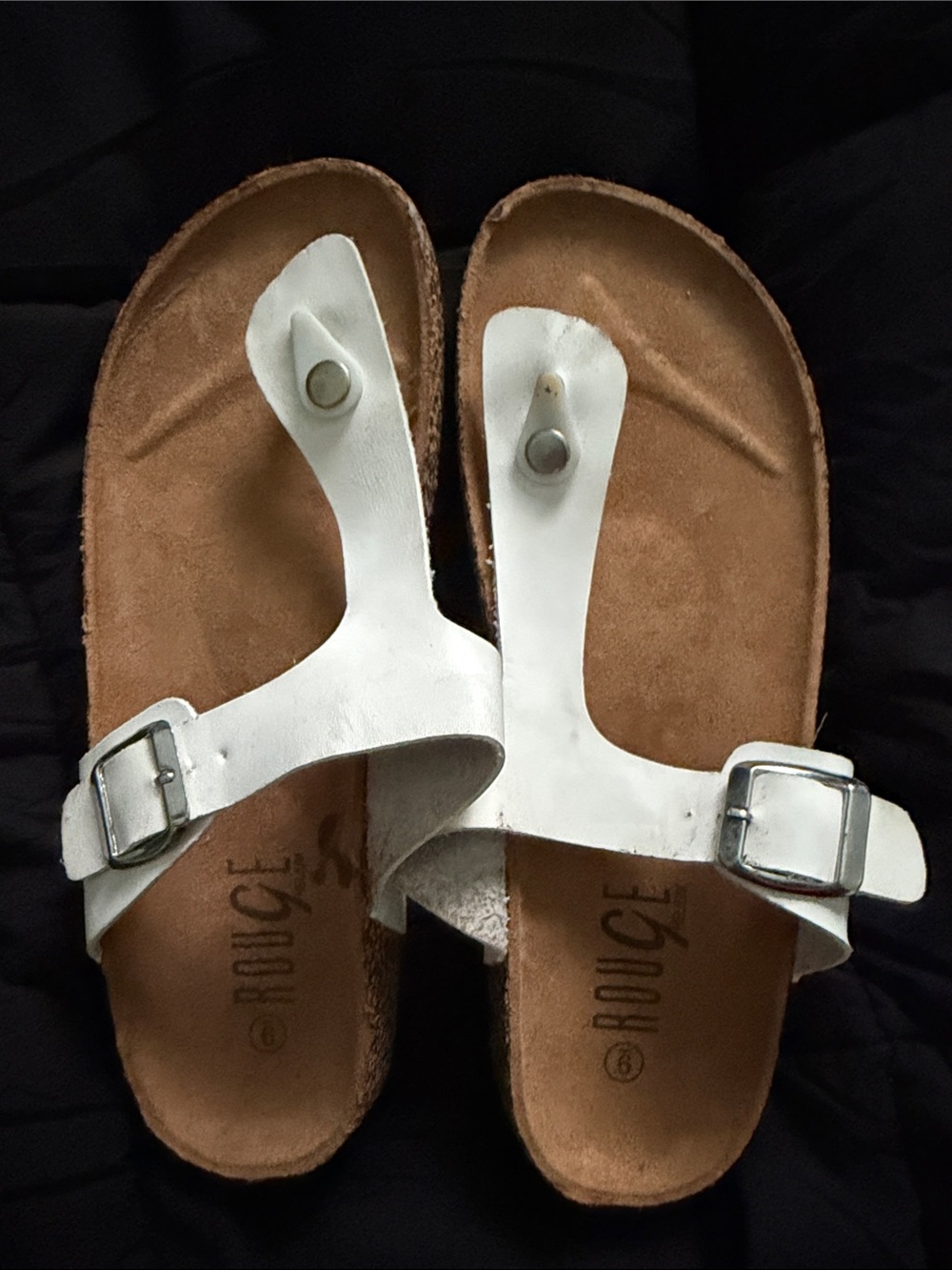 Rouge Helium White Leather Toe-Post Buckle Sandals for Women